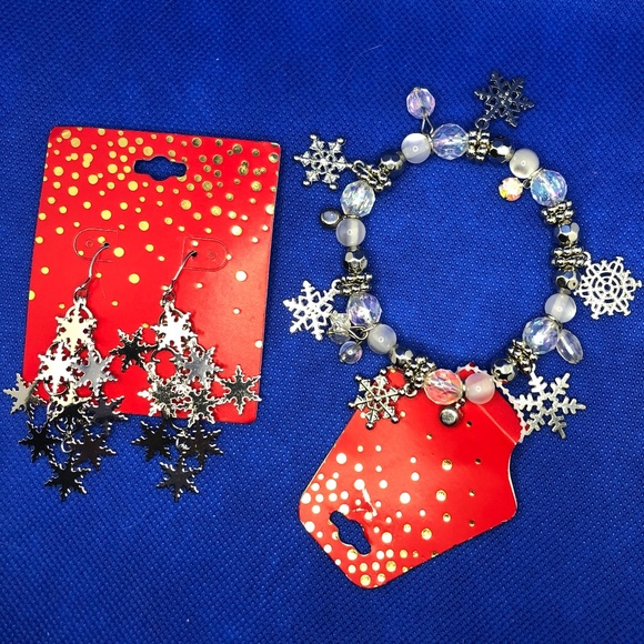 Fashion Jewelry Jewelry - Snowflake Charm Bracelet Dangle Earrings *HOL55*